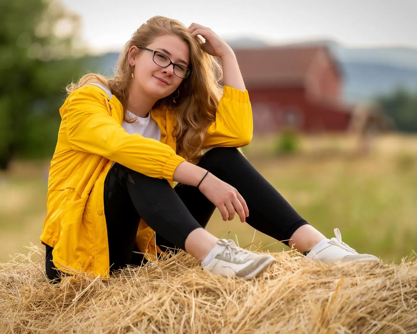 Senior portrait in a field.